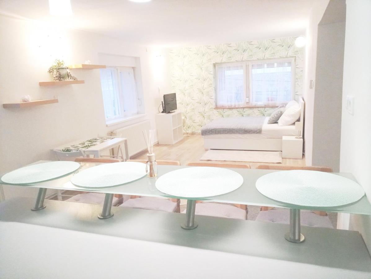 Stardust Apartman Pecs Luaran gambar