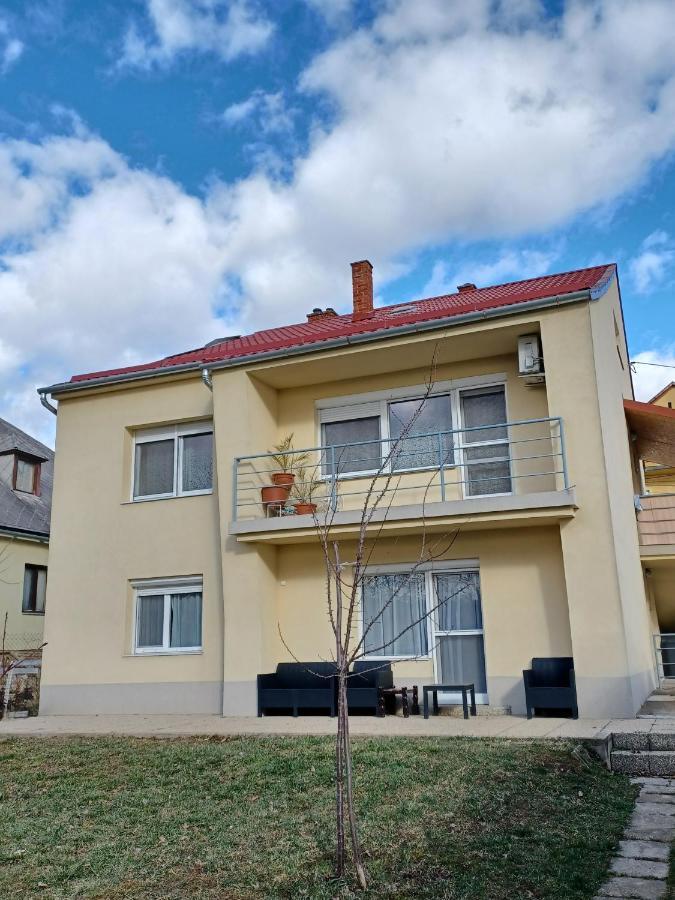 Stardust Apartman Pecs Luaran gambar