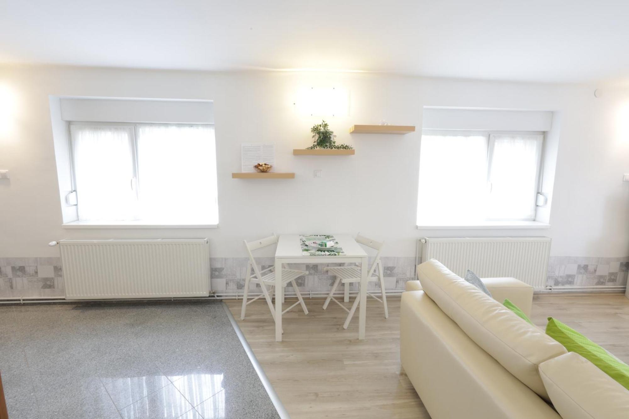 Stardust Apartman Pecs Luaran gambar