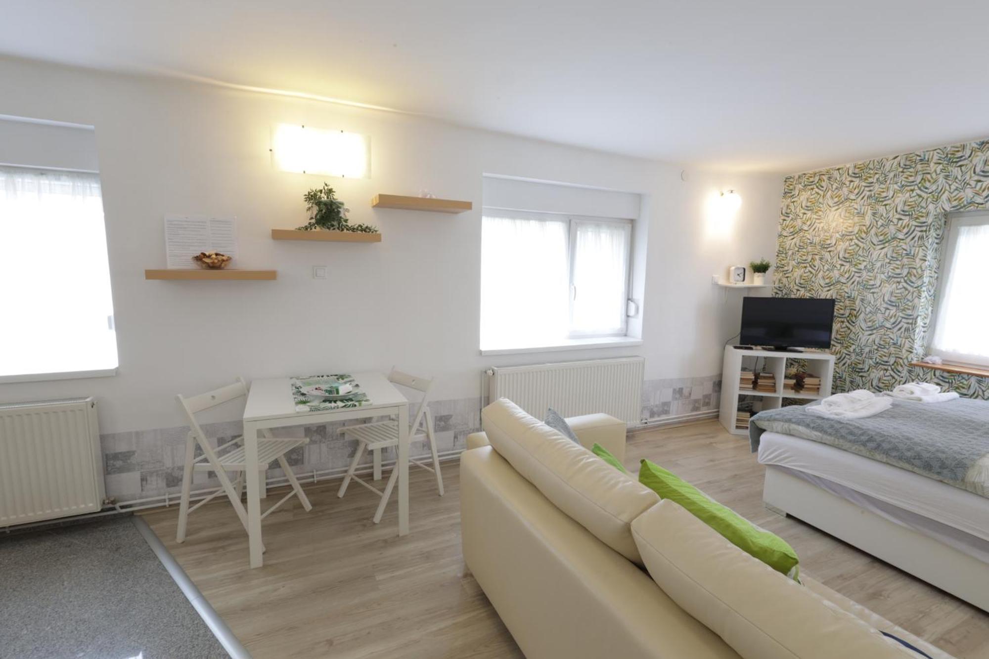 Stardust Apartman Pecs Luaran gambar
